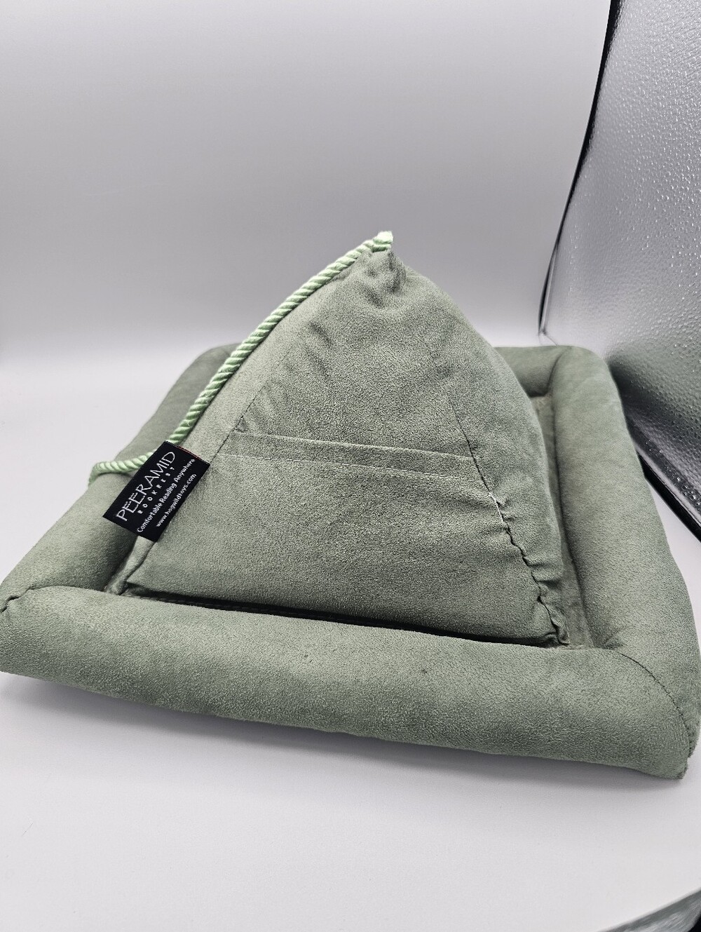 Peeramid Bookrest Pyramid‎ Pillow Tablet Sage Green Holder Lean Mark 12x12x7 Htf